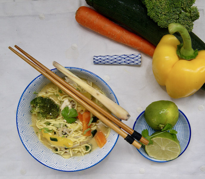 Soupe-repas thaïe au poulet