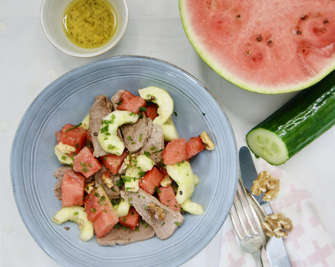 Salade de concombre, pastèque et boeuf