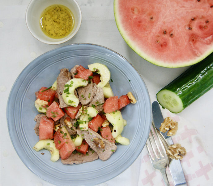 Salade de concombre, pastèque et boeuf