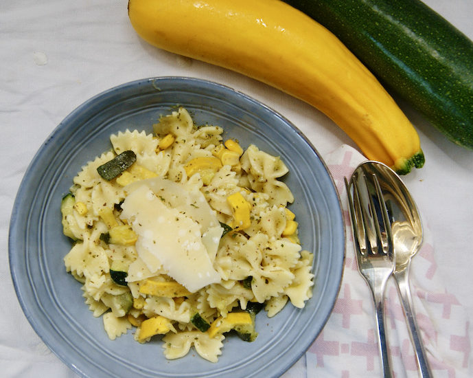 Farfalle aux courgettes d’été et grains de maïs