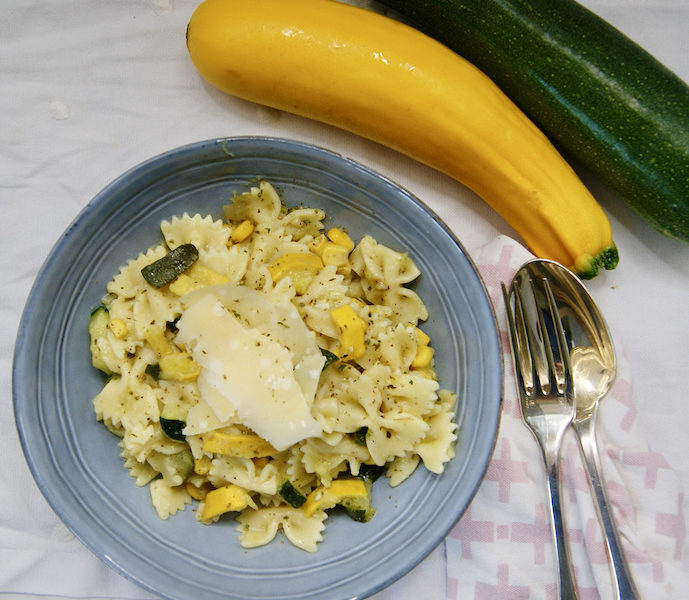Farfalle aux courgettes d’été et grains de maïs