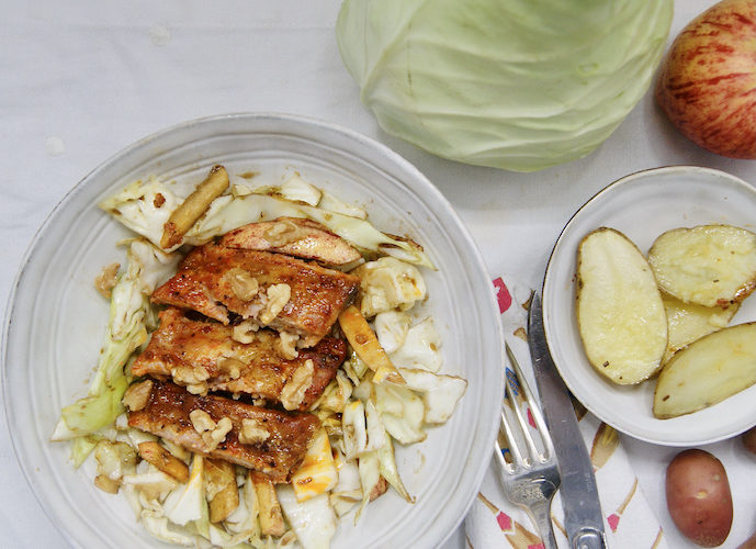Spare ribs et salade de chou pointu aux pommes