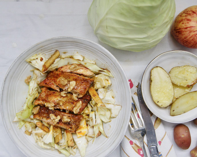 Spare ribs et salade de chou pointu aux pommes