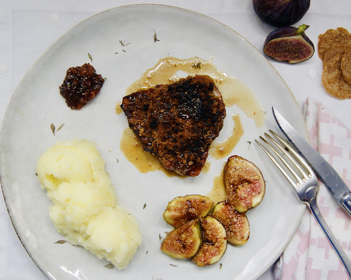 Agneau en croûte de crêpes dentelles, figues rôties