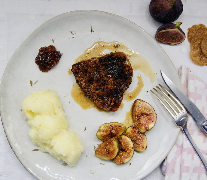 Agneau en croûte de crêpes dentelles, figues rôties