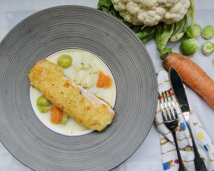 Saumon au crumble et bouillon de légumes