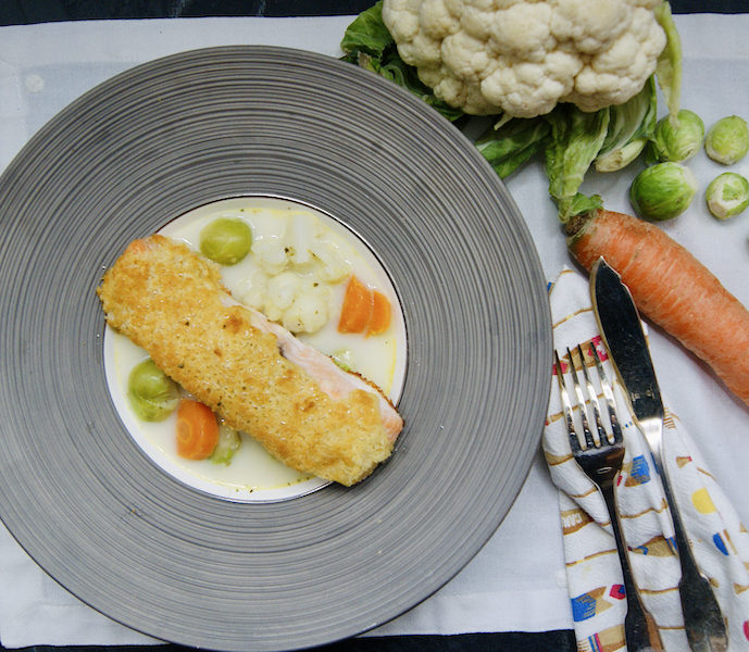 Saumon au crumble et bouillon de légumes