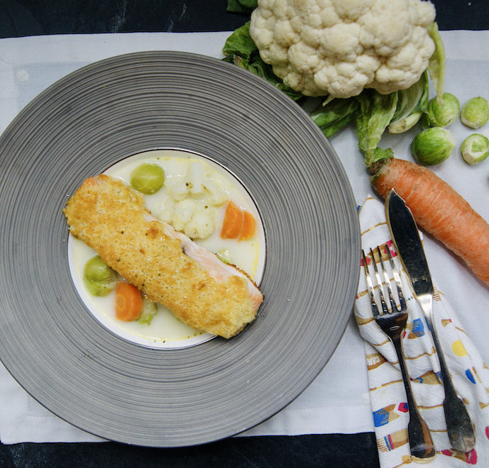 Saumon au crumble et bouillon de légumes