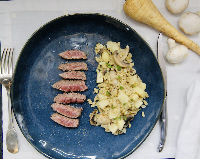 Filet de steak, mélange de graines aux panais et champignons