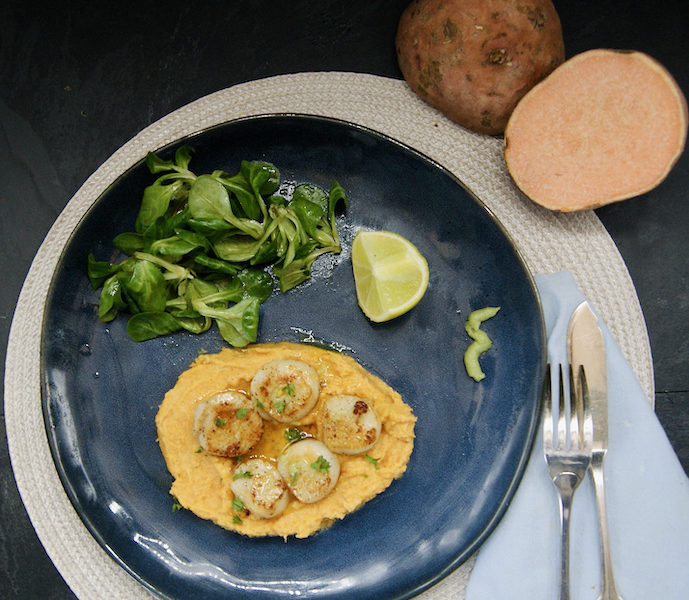 Noix de Saint Jacques au wasabi, purée de patates douces-coco