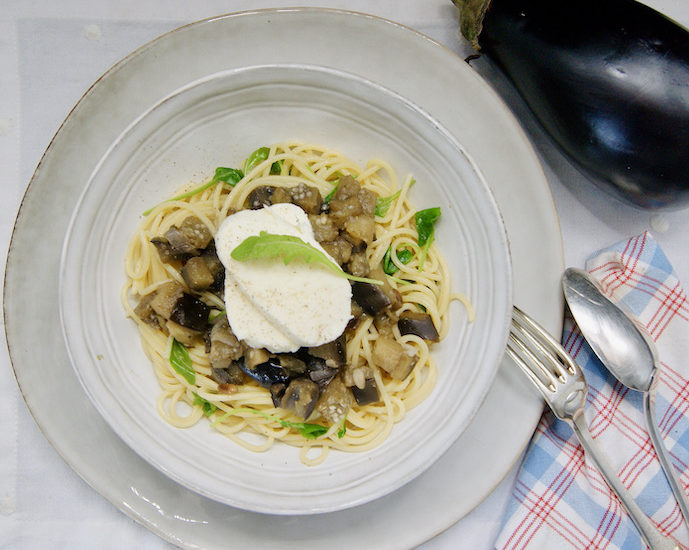 Spaghetti aux aubergines et mozzarella