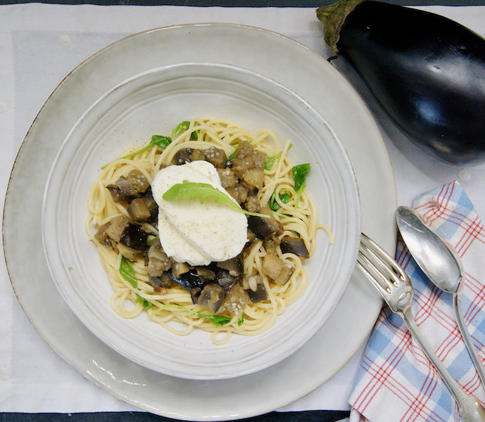Spaghetti aux aubergines et mozzarella