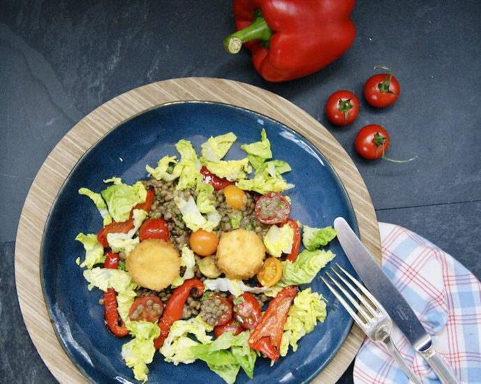 Salade de lentilles et poivrons au chèvre rôti