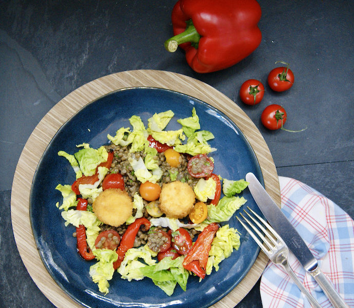 Salade de lentilles et poivrons au chèvre rôti