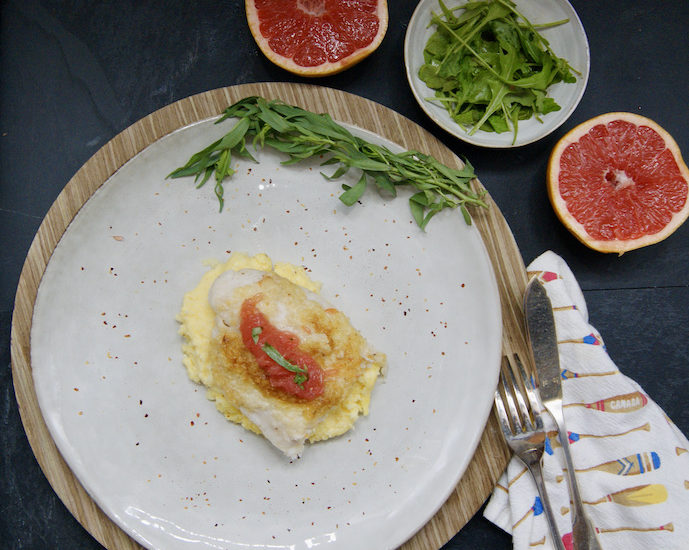 Filet de poisson en croûte, polenta et pamplemousse à l’estragon
