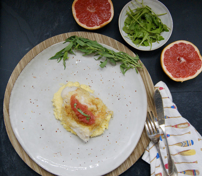 Filet de poisson en croûte, polenta et pamplemousse à l’estragon
