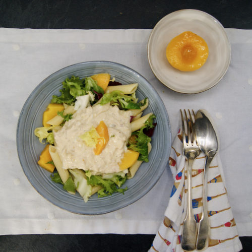 Salade de pâtes au thon et aux pêches