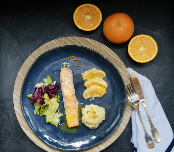 Saumon grillé, purée de pommes de terre et beurre à l’orange