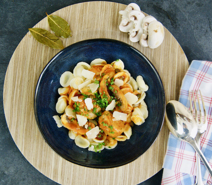 Orecchiette et boulettes sauce tomate aux champignons