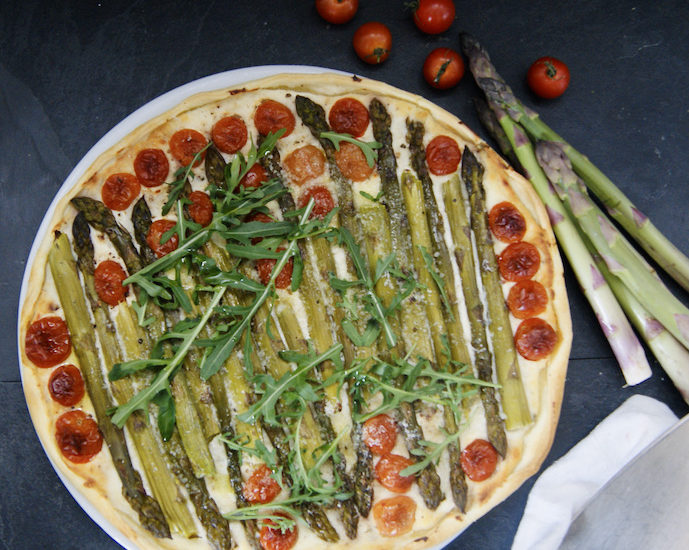 Tarte aux tomates et aux asperges vertes