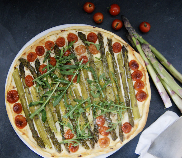 Tarte aux tomates et aux asperges vertes