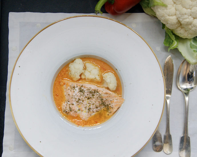 Filet de saumon, chou-fleur et sabayon au poivron