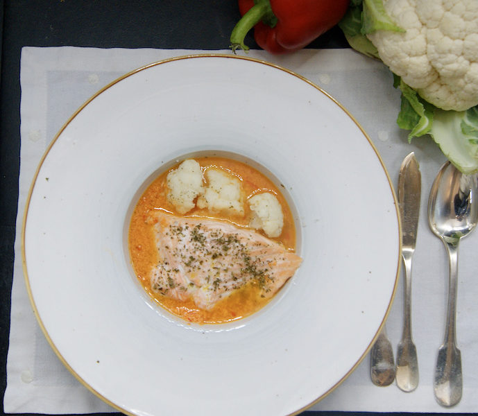 Filet de saumon, chou-fleur et sabayon au poivron