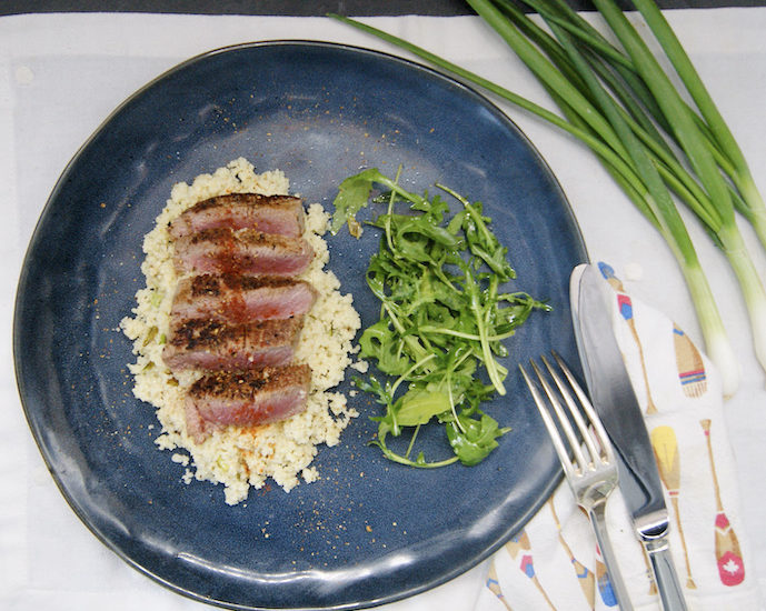 Agneau épicé sur son lit de couscous aux petits oignons