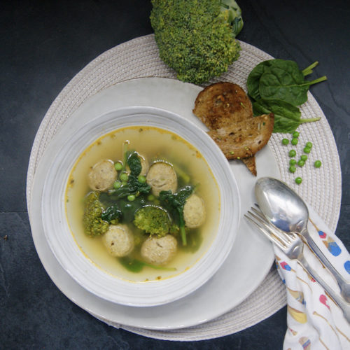 Soupe-repas aux boulettes de poulet et légumes verts
