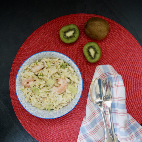 Salade de pâtes froides aux crevettes et kiwis