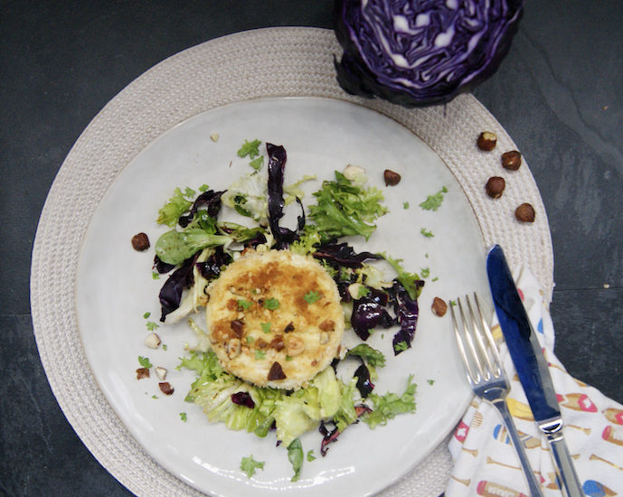 Tomme panée et salade mêlée