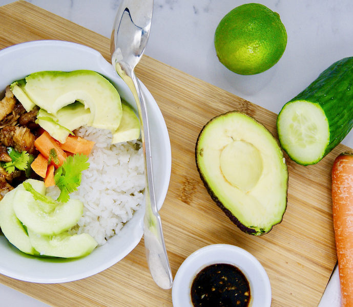 Poke bowl au poulet caramélisé