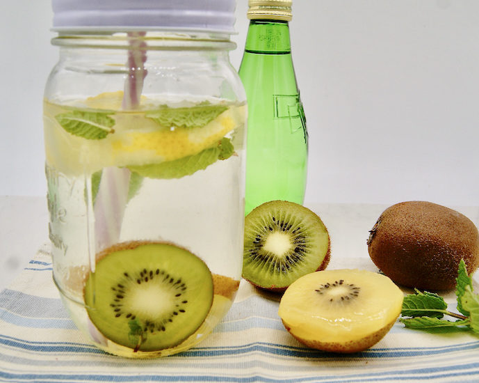 Eau détox citron, kiwi et menthe