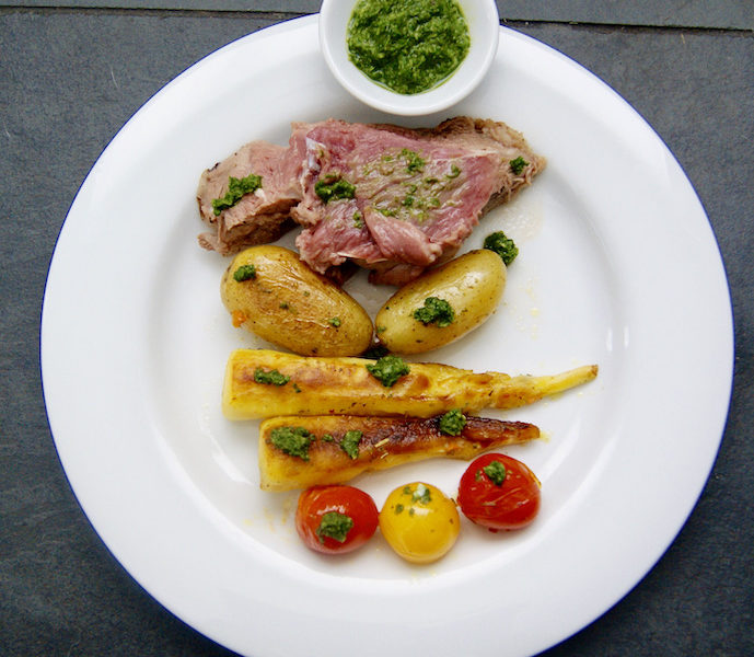 Agneau au chimichurri aux panais et petites tomates