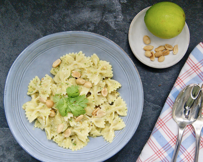 Pâtes au pesto de coriandre et cacahuètes