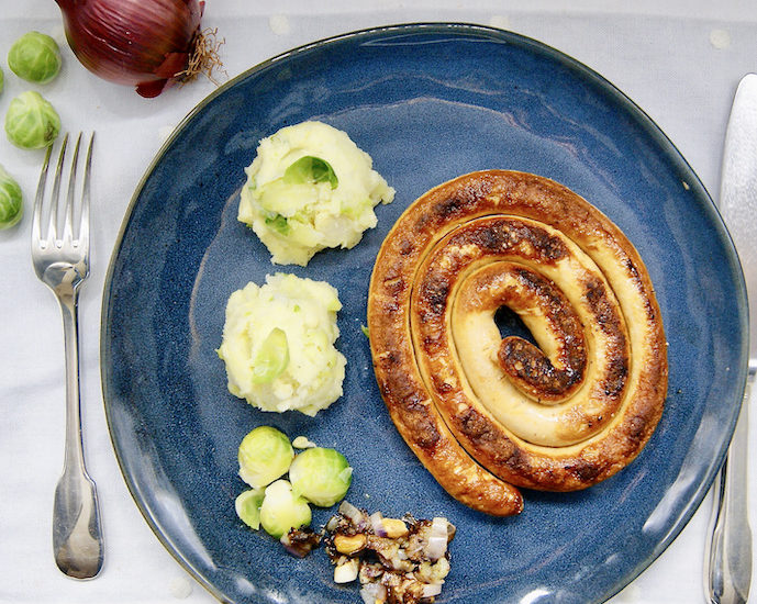 Ecrasé aux choux de Bruxelles, saucisse et sauce aux pistaches