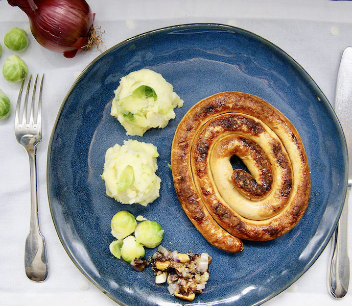 Ecrasé aux choux de Bruxelles, saucisse et sauce aux pistaches