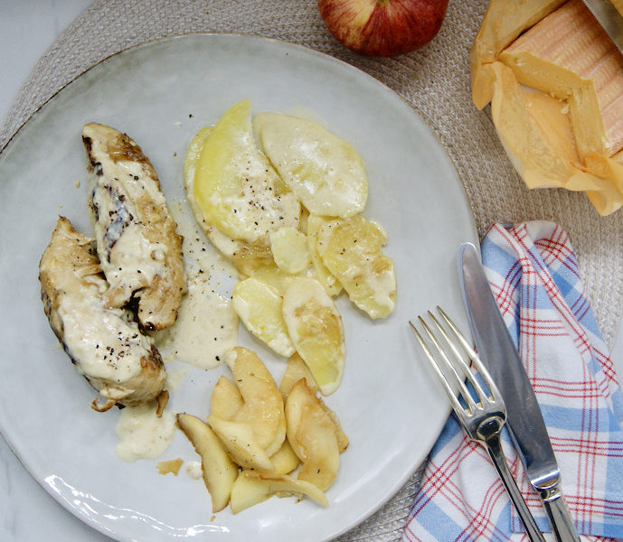 Poulet, pommes et sauce au maroilles