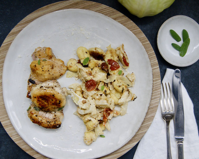 Poulet, gnocchis, chou et tomates séchées