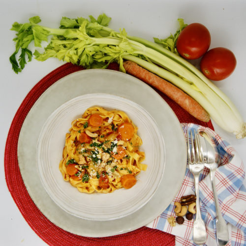 Tagliatelle à la sauce tomate et aux noix