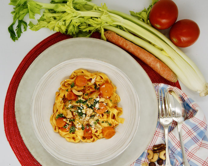 Tagliatelle à la sauce tomate et aux noix