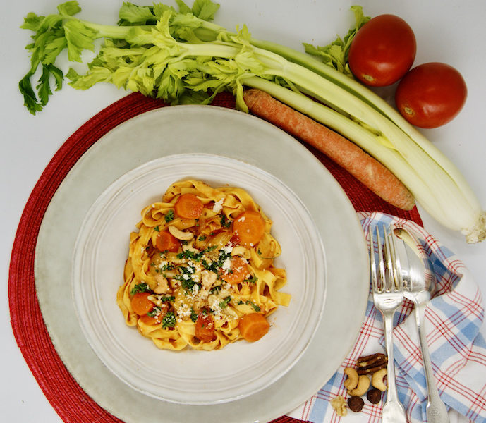 Tagliatelle à la sauce tomate et aux noix