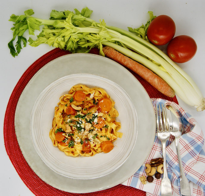Tagliatelle à la sauce tomate et aux noix