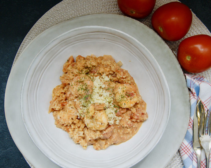 Crevettes, sauce au vin blanc, tomates et boulgour
