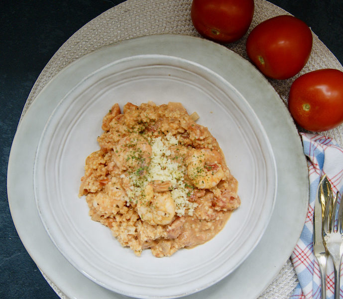 Crevettes, sauce au vin blanc, tomates et boulgour