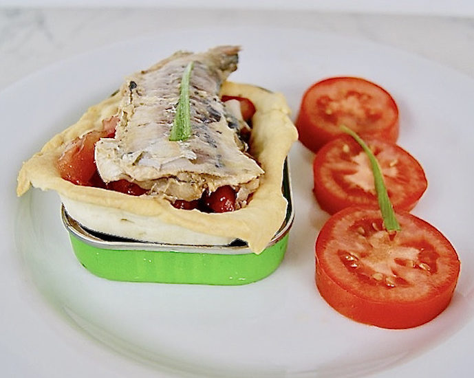 Boîte de sardines aux tomates fraîches