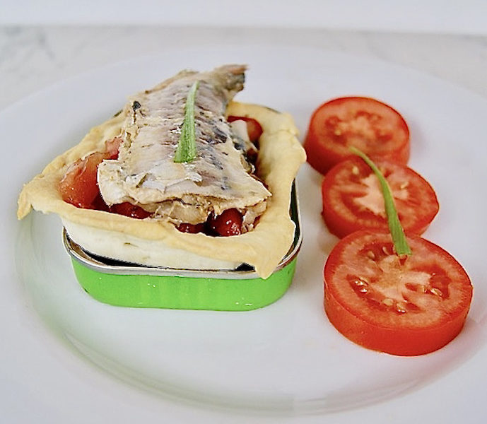 Boîte de sardines aux tomates fraîches