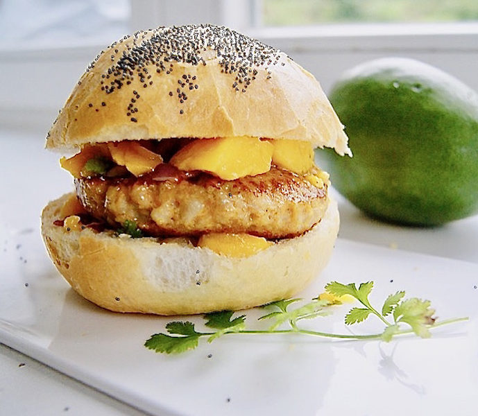 Hamburger de poulet, salsa mangue