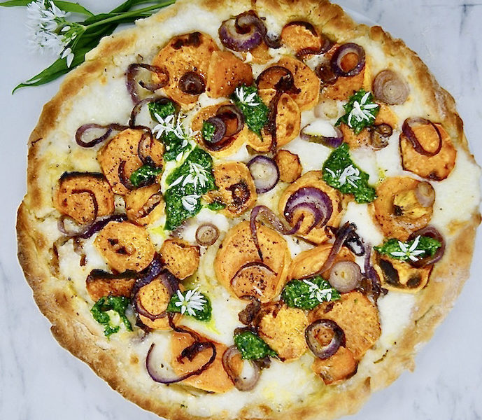 Pizza aux patates douces et pesto à l’ail des ours