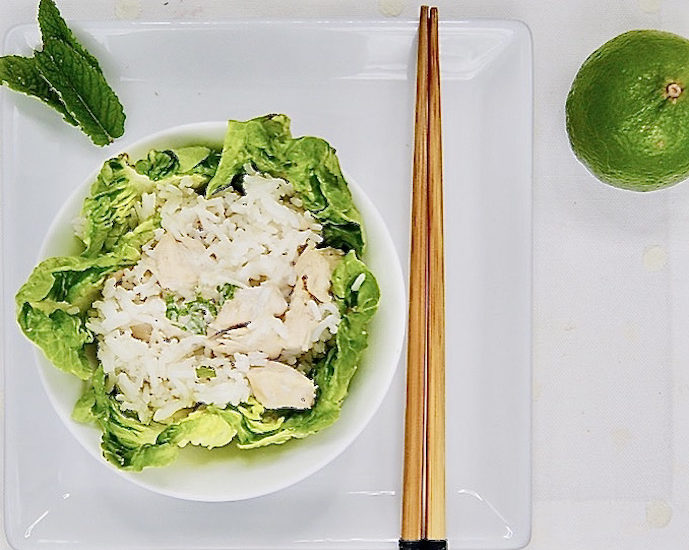 Riz au poulet parfumé à la noix de coco et citron vert